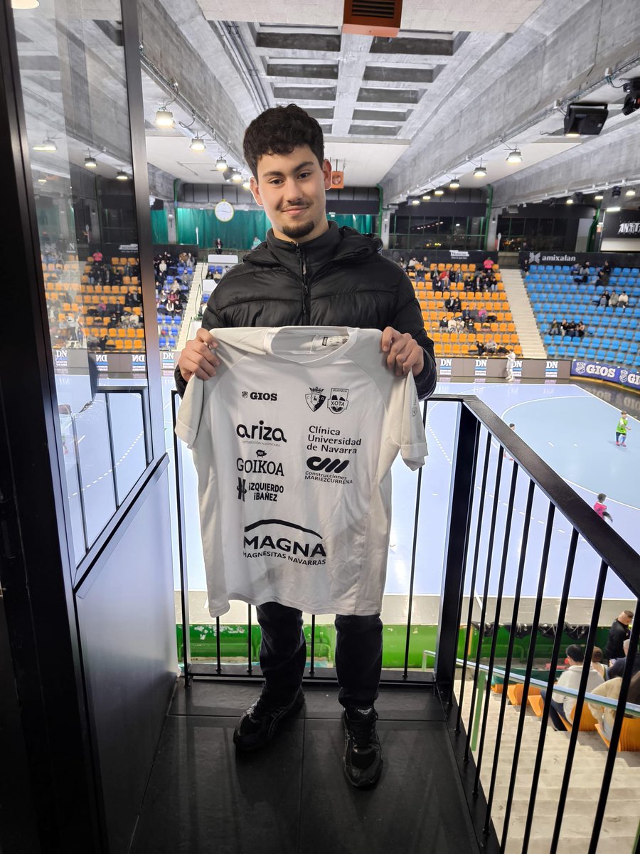 CDXOTA's tweet photo. 📸🎁 Aquí algunos de los afortunados y afortunadas que ayer se llevaron premio en el Gran Sorteo del Descanso

💚 ¡Gracias por vuestro apoyo incondicional! 

🔝 @Bi_Sisters #GIOS #Goikoa https://t.co/KpeEoPJWK5