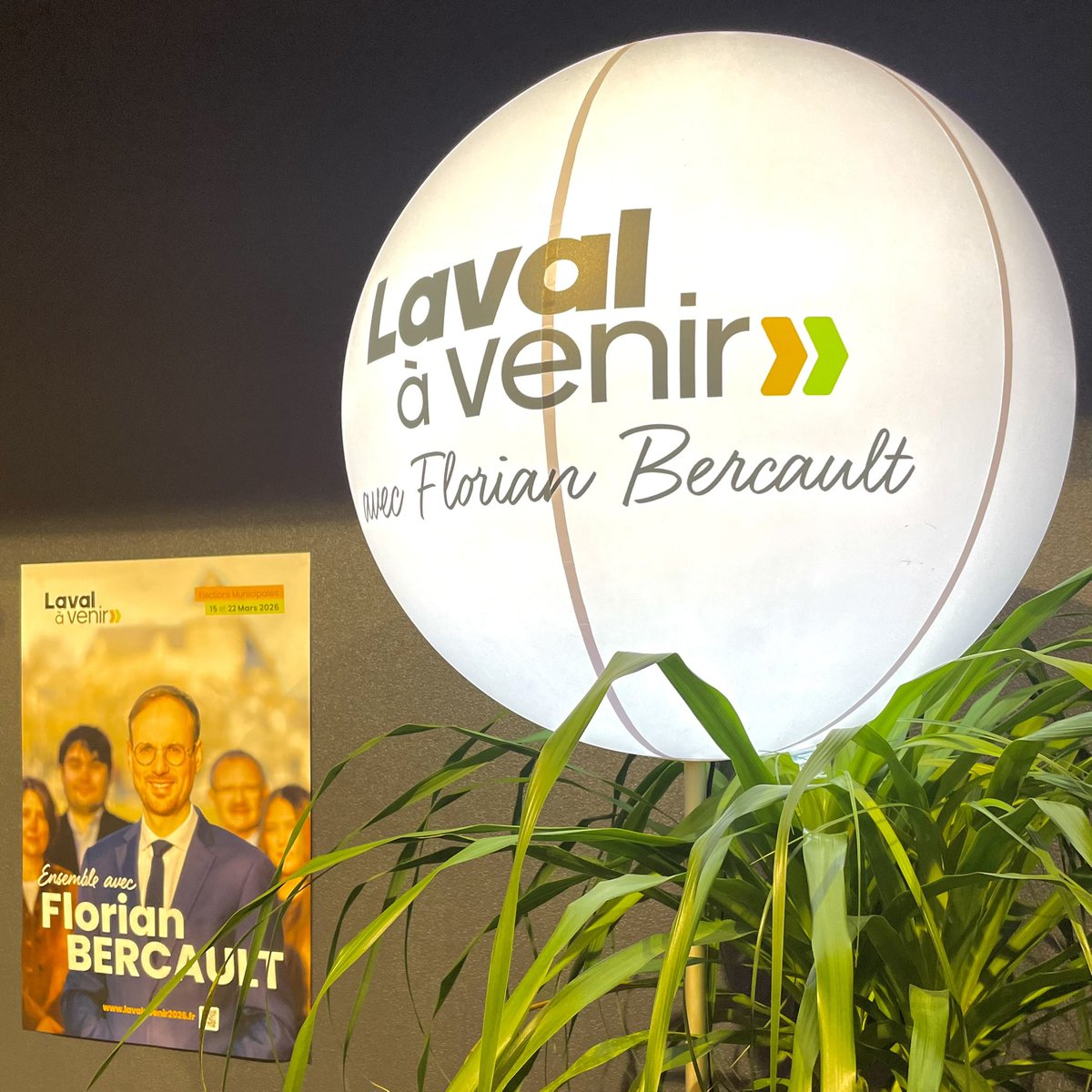 LavalAVenir's tweet photo. 🙌🏻 Plus de 300 personnes présentes pour le lancement de campagne de @FlorianBercault et de son équipe @LavalAVenir 

🎉 Une ferveur, de l’énergie et de nombreux soutiens pour saluer le travail effectué par l’équipe municipale.

Le 15 mars, on continue de faire avancer #Laval ⏩️ https://t.co/mDFt4Yzama
