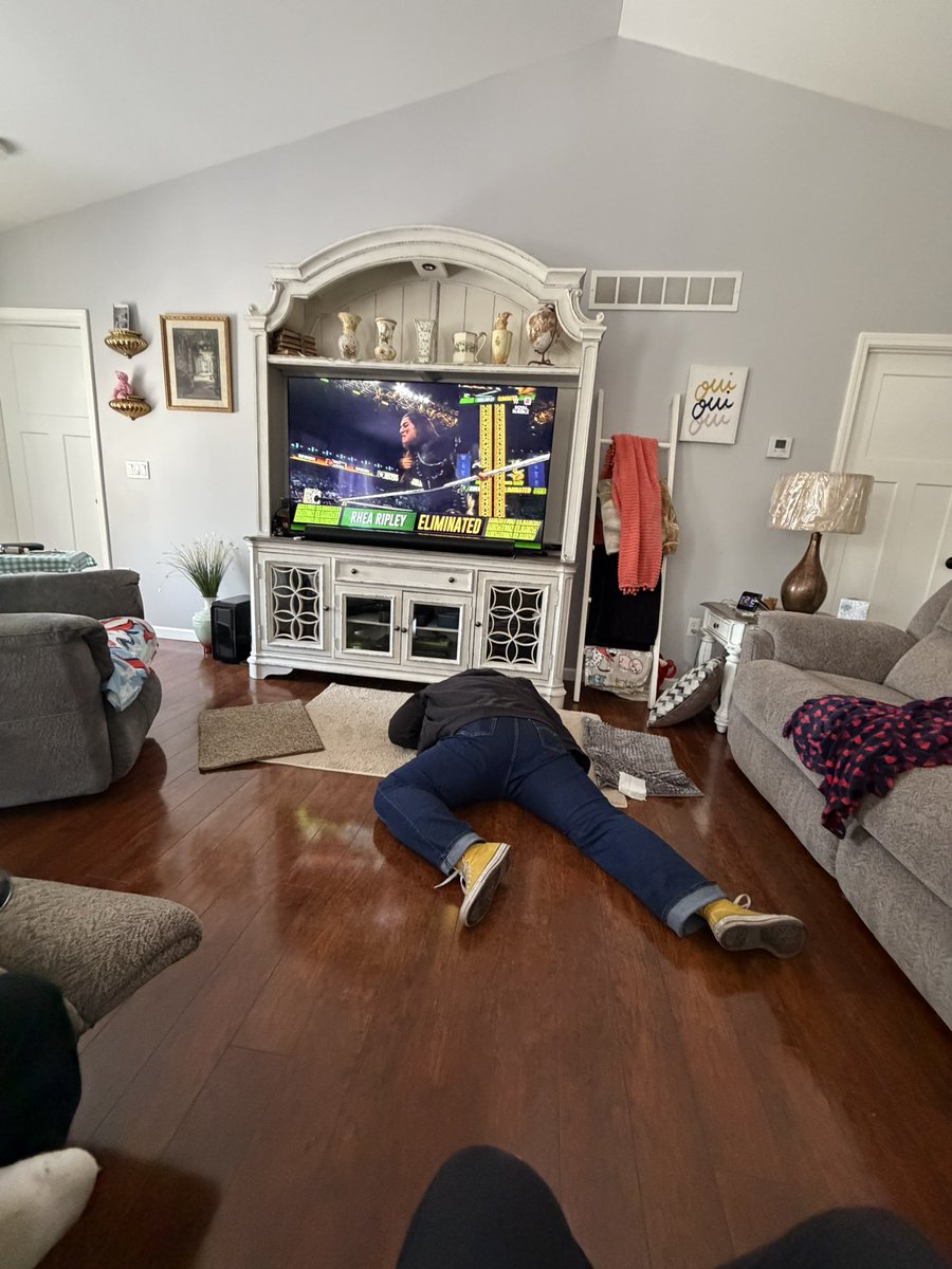 Live reaction seeing <a href="/RheaRipley_WWE/">RheaRipley_WWE</a>
MAMI COME HOMMMEEE.  
#JusticeforRhea #RoyalRumble