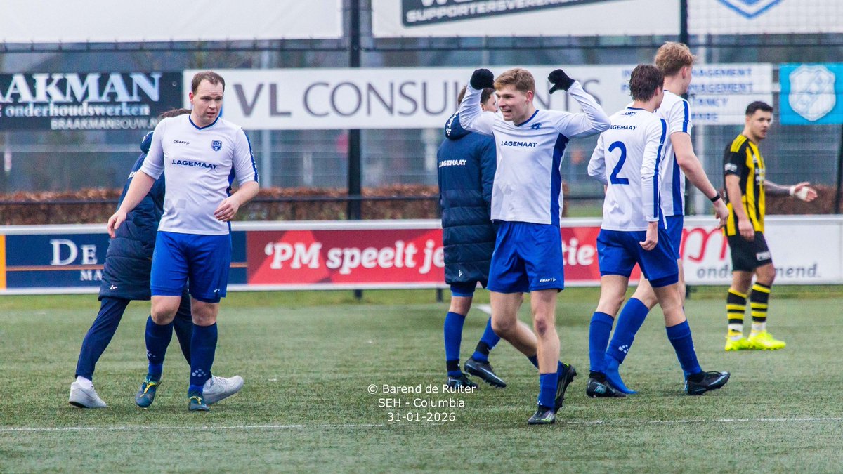 vvSEH's tweet photo. 💙🤍UITGEBREID VERSLAG EN FOTO'S: Dit keer is de slotfase SEH wél goedgezind: 2-1 tegen Columbia!

Lees en bekijk meer @ https://t.co/u2snb6K7QS

@avvColumbia  
 
📸Barend de Ruiter

#oost3N #competitie #lekkerhoor #sehcol #heteerste #wijzijnseh https://t.co/UqwJdNQZha