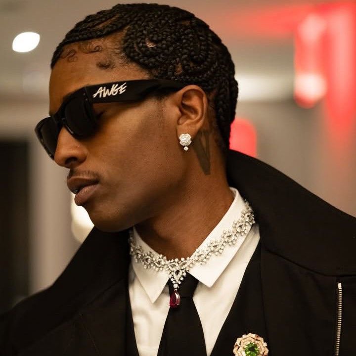 updatecharts's tweet image. A$AP Rocky afirma que foi PRESO na Suécia porque estava DEFENDENDO um casal de lésbicas e outra mulher que estavam sendo assediadas e tocadas por homens suecos.