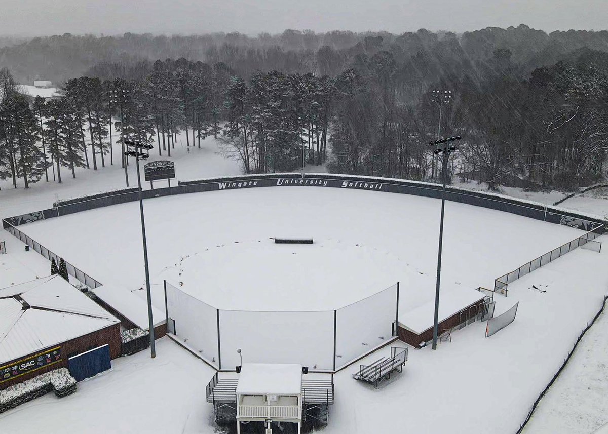 ❄️ ‘Snow place like #WINgate ❄️ 

#OneDog
