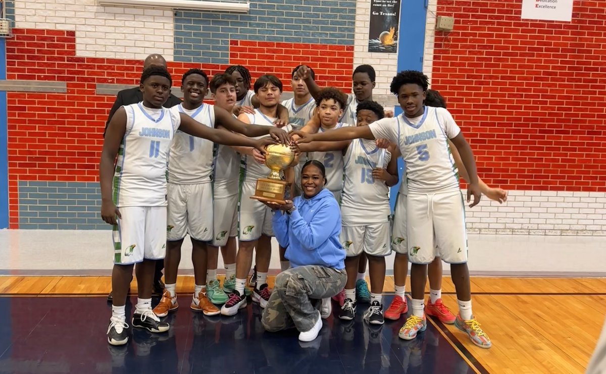 coachspearman1's tweet photo. Huge congratulations to our 8th grade boys on winning the city tournament!! Had the opportunity of coaching them today &amp; it was definitely one for the books! Go Eagles! 💚💙

@IISDAthletics @netzeroJMS https://t.co/KHjpFxNPdw