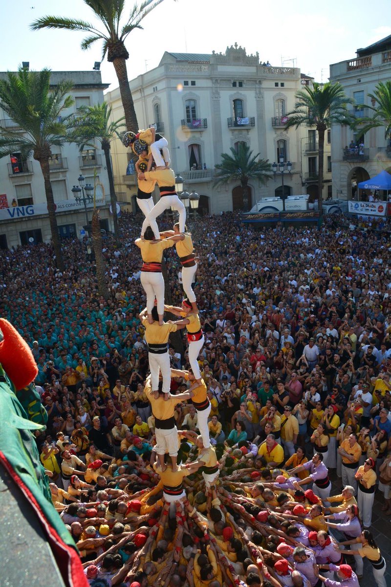 revistacastells's tweet photo. La Plaça de la temporada: A la Plaça de la Vila de Vilanova, per la seva tradició i la solidesa i nivell que ha assolit el cartell de la diada de Les Neus. 

#NitdeCastells26 #castells https://t.co/A2Po3W8yN0