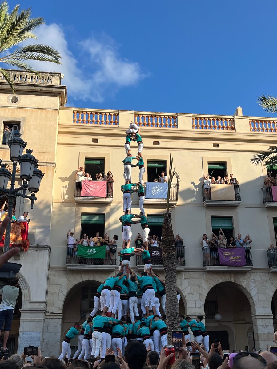 revistacastells's tweet photo. La Plaça de la temporada: A la Plaça de la Vila de Vilanova, per la seva tradició i la solidesa i nivell que ha assolit el cartell de la diada de Les Neus. 

#NitdeCastells26 #castells https://t.co/A2Po3W8yN0