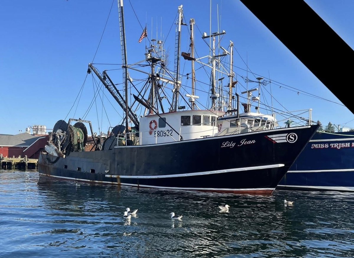 Update: US Coast Guard suspended their search for 6 missing crew members of the Lily Jean about an hour ago. They were unable to find anyone else and determined there are no survivors. 

See article in comments.