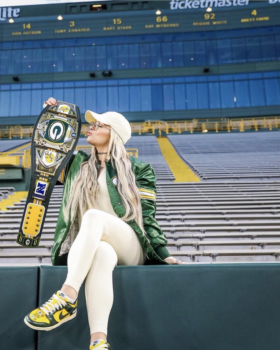 WesHod's tweet image. Let’s freakin’ go, @YaOnlyLivvOnce !!!

#RoyalRumble #GoPackGo