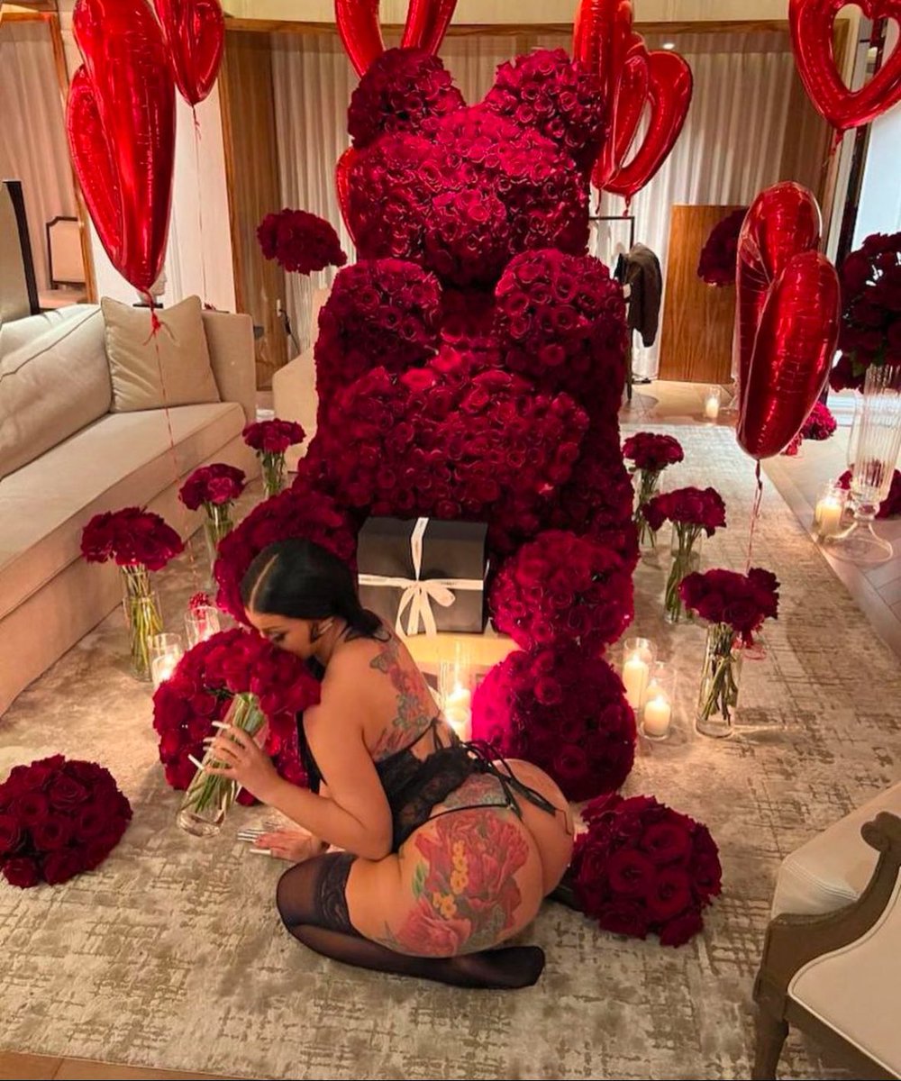 BoujeeNCvnt's tweet photo. No words, just Cardi B😫 https://t.co/hMWkqHvk2C