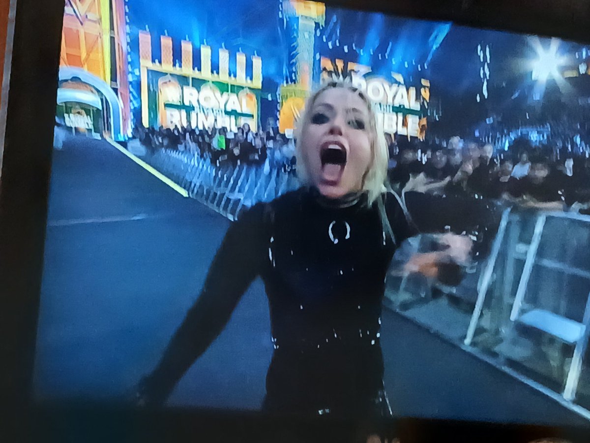 TravisDigIt's tweet photo. @YaOnlyLivvOnce 🥹🖤🤍👏🙏 #RoyalRumble https://t.co/wpHxjroH6L
