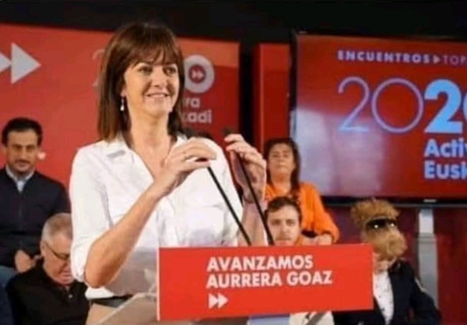 Qué hace Alf en un mitin del PSOE???