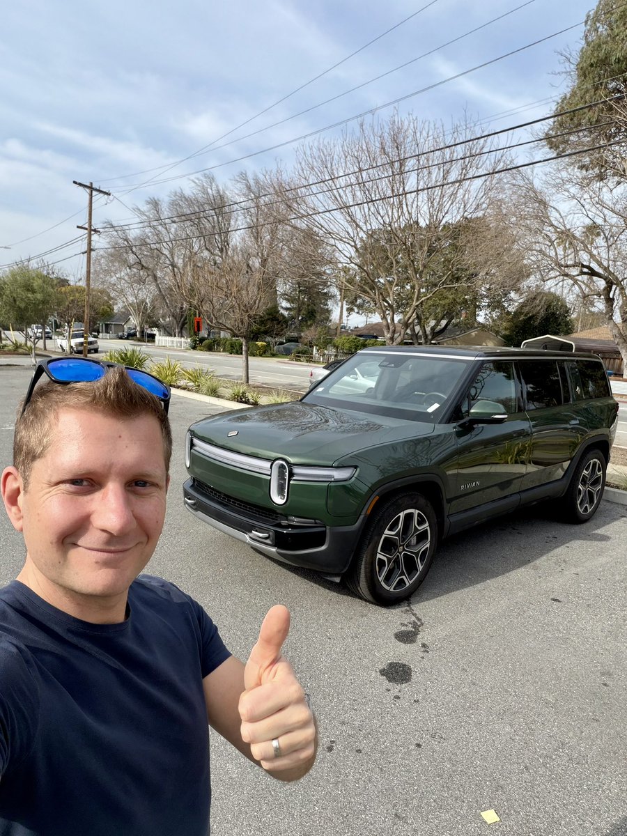 Just picked up my big baby 😄 

Off for two days with my Rivian R1S to tour the charging stations around Silicon Valley ⚡️