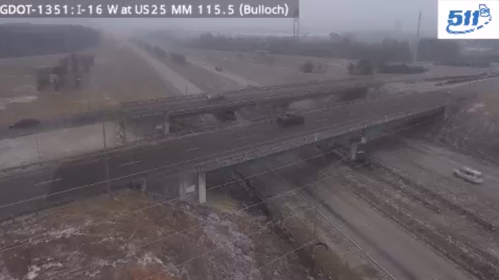 Persistent snow showers are moving in! Even starting to see some accumulation on grassy surfaces in Bulloch County. Flakes are flying at the WSAV studios on Victory Dr in #Savannah, too. #gawx #scwx #sav #snomg