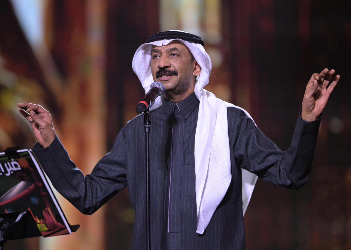 BeTerCallAyman's tweet photo. يَعتبر الموسيقار عبادي الجوهر مهرجان فبراير الكويت المكان الأمثل لتجديد روائعه؛ فظهرت الكثير من الأغاني لأول مرّة على المسرح، مثل:
- شفت الوهم 
- فيني حنين
- عضة الاصبع
- شافته https://t.co/ZXb84UWT3a