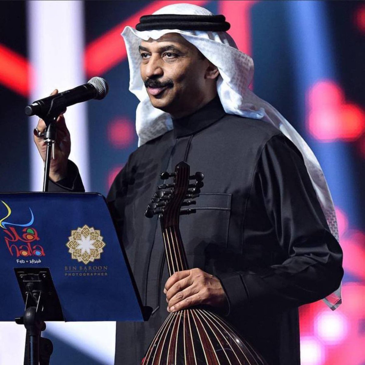 BeTerCallAyman's tweet photo. يَعتبر الموسيقار عبادي الجوهر مهرجان فبراير الكويت المكان الأمثل لتجديد روائعه؛ فظهرت الكثير من الأغاني لأول مرّة على المسرح، مثل:
- شفت الوهم 
- فيني حنين
- عضة الاصبع
- شافته https://t.co/ZXb84UWT3a