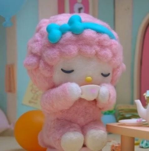 daily sanrio ʚ♡ɞ tweet media