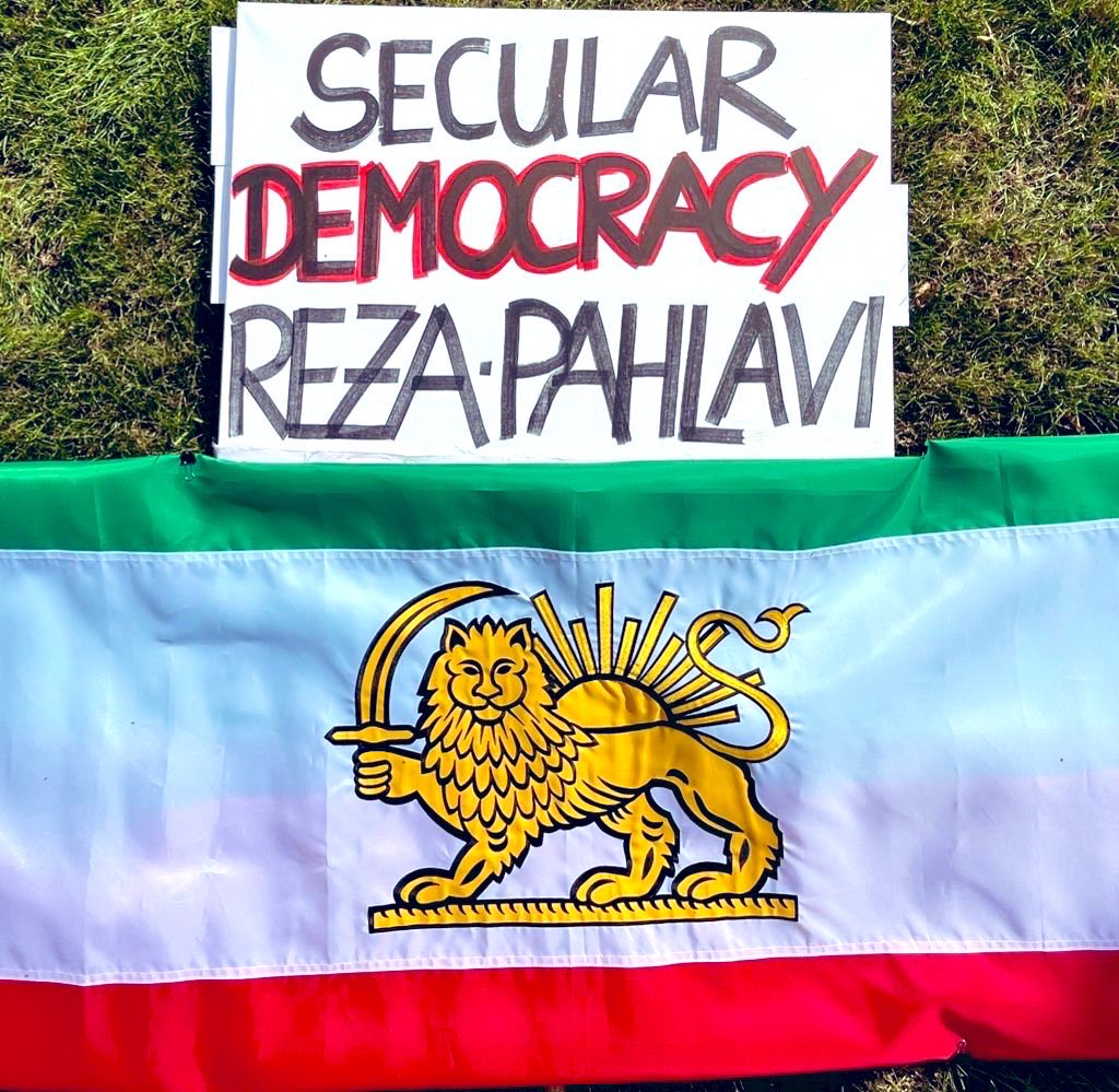 theSonsOfIran's tweet photo. @ImtiazMadmood @Robiiin_Hoodx He is, and he is even much more to us.
#MigaWithRezaPahlavi
#SecularDemocracy
🦁🌞 https://t.co/a4LU3O1TgV