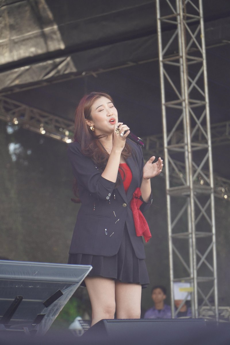 vir4_23's tweet photo. Gak sengaja liat perform nya KAORI di @F2WL23 Suara nya Bagus Banget ❤️❤️❤️❤️ #f2wl #KAORI #bandung https://t.co/wMP50Qz97a