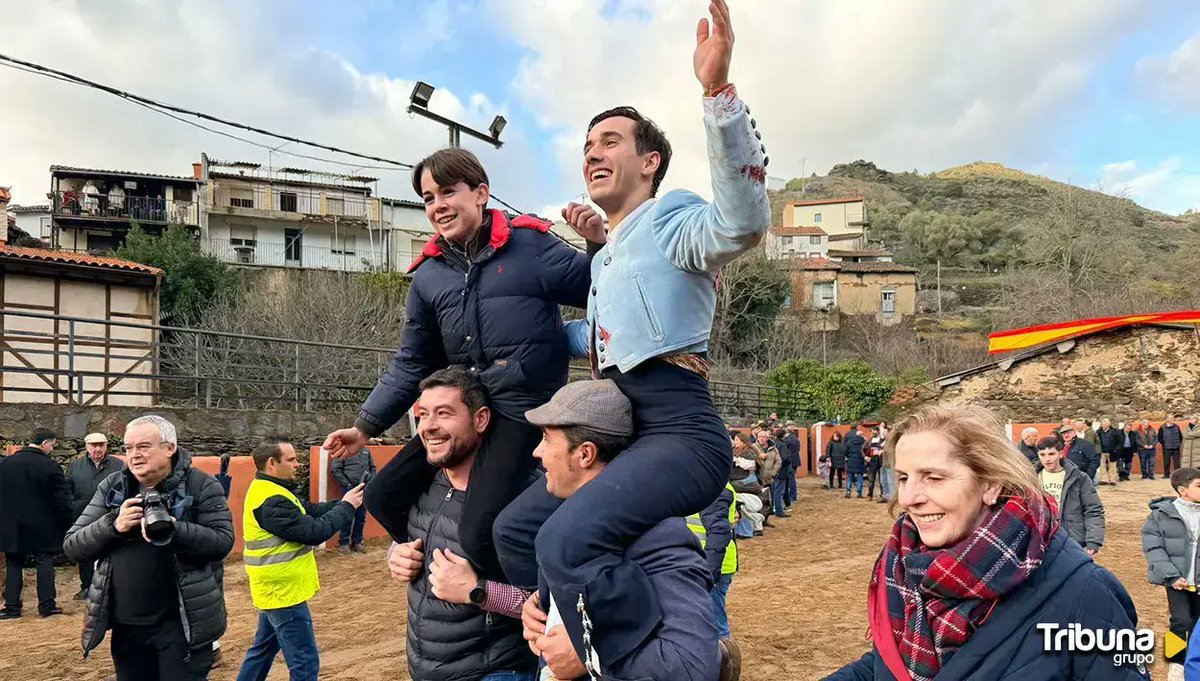 Valero (Salamanca) Festival Novillos de <a href="/CharroLoreto/">Ganaderia M.Loreto Charro Santos</a> 2° de vuelta al ruedo para <a href="/IsmaelMartinM/">Ismael Martín</a>, dos orejas y dos orejas, sobresaliente fue Salvador Ruano <a href="/portaltaurino/">Portal Taurino</a>