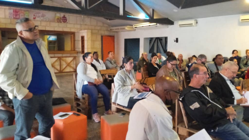 DiarioMayabeque's tweet photo. Ministra de Comercio Interior, Betsy Díaz Velázquez realizó visita de trabajo a Mayabeque para verificar la implementación del Programa de Gobierno y dar seguimiento a diversos indicadores económicos y de servicios.

#MINCIN #JuntosPorMayabeque #JuntosPorElDesarrollo https://t.co/0EUaIMLHHy