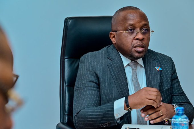michombero's tweet photo. #RDC 🇨🇩 : « Le #Rwanda, avec la complicité de son agent Joseph Kabila, a opté pour une stratégie de congolisation de la rébellion. D’importantes sommes d’argent seraient mises à disposition afin de recruter et d’intégrer des Congolais considérés comme des traîtres au sein de ce mouvement rebelle », l'Alerte du VPM de l'intérieur et sécurité @shabani_lukoo après l’apparition de @cibalanky à  Goma aux côtés de @CNangaa, ce samedi 31 janvier.
