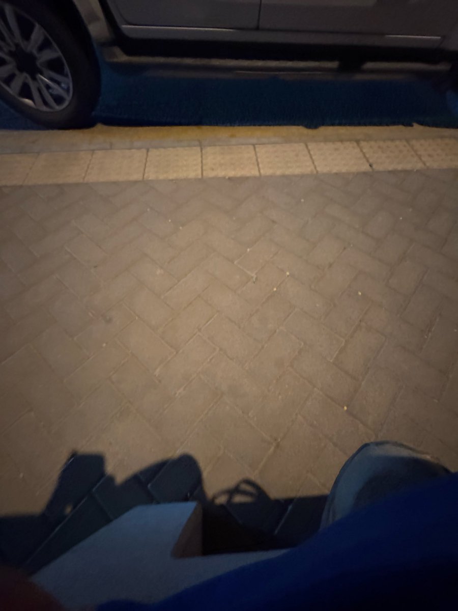 hipsbone's tweet image. حرفيا ماانرقضوا الين يقولون بوصلك لو ابغا احد يوصلني طلبت اوبر يع شايب لحجي فيه جمعيات خيريه او اهلك وصلهم ليش توصل احد ماتعرفه get the fuck out