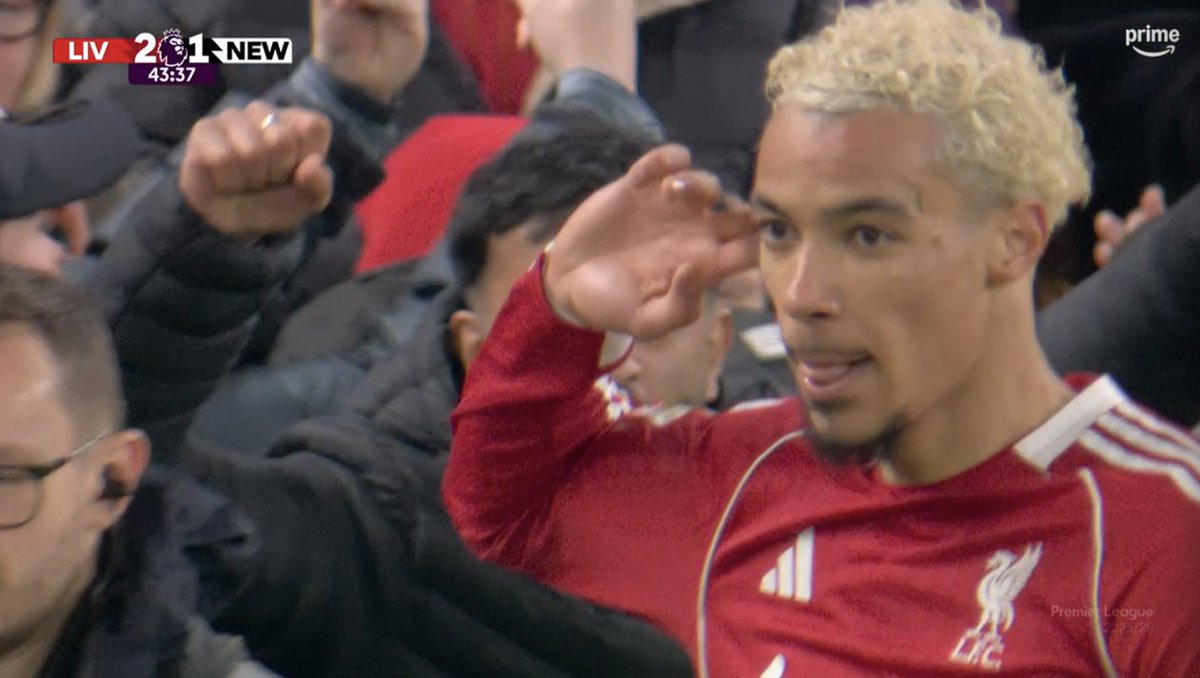 TouchlineX's tweet photo. 📸 - WHY ON EARTH DID LIVERPOOL SIGN ALEXANDER ISAK WHEN THEY HAVE THIS DEMON?! https://t.co/bfUz0vbysZ
