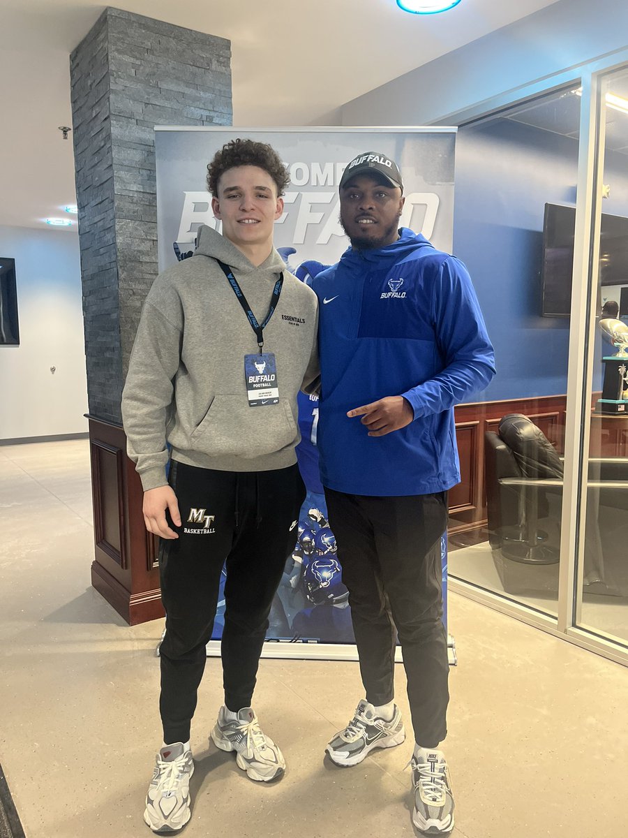 Julian Baker tweet media