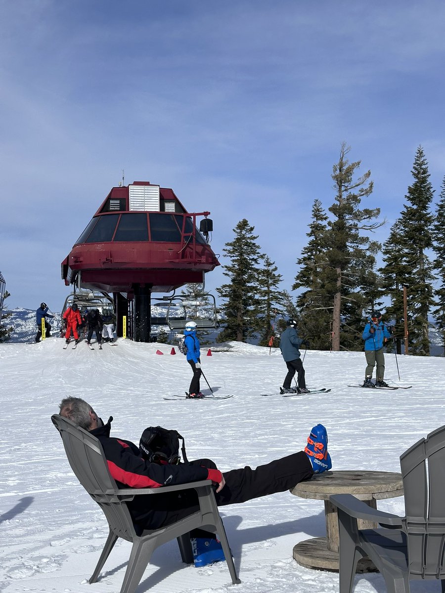 SnowPalsDotOrg's tweet photo. Strike the pose
#VitaminD session
#Northstar_CA #SF #EpicPass
๐๏ธโท๏ธ๐โ๏ธ https://t.co/d3W1BGgP1p