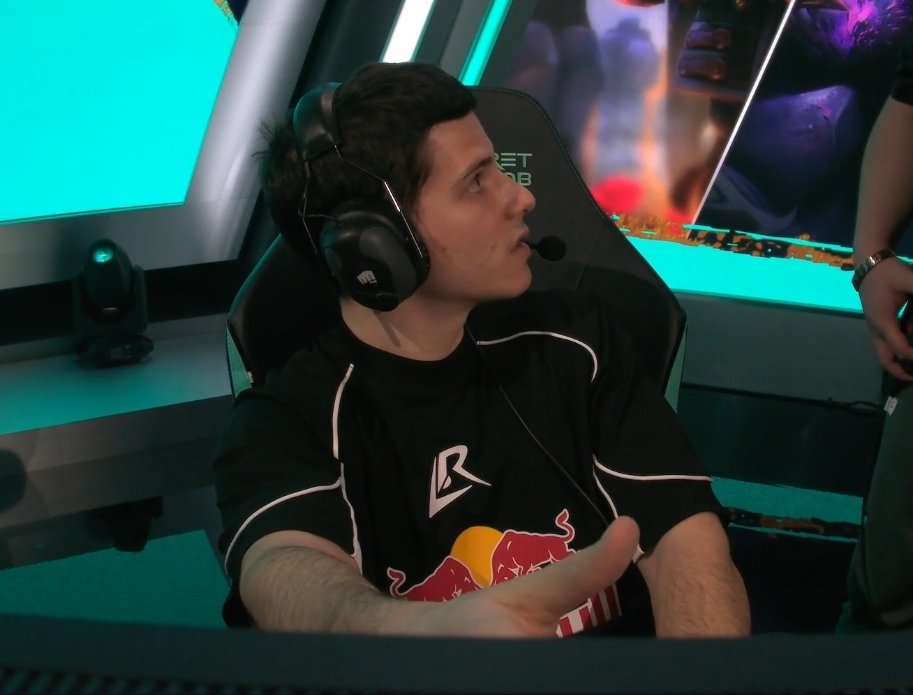 📢Velja ha sido claro📢

"Hay un bug con mi support, no sale de debajo de torre ni aunque le metan un dedo por el culo"🗣️🗣️🗣️

Tras esto el astro Serbio se suicidó contra Elyoya