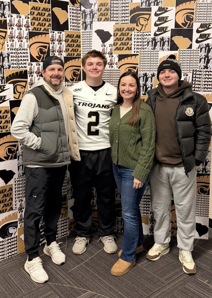 Logan Moore tweet media