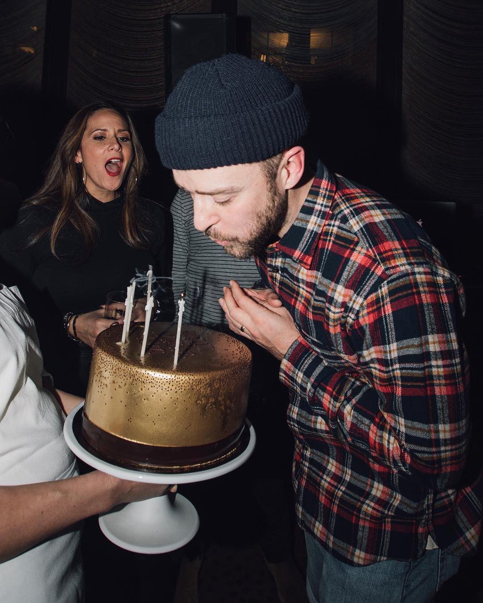 updatesjustint's tweet photo. Today, we celebrate Justin Timberlake’s 45th birthday! 🎂

Happy birthday to one of the most talented and legendary figures in music. May he be surrounded by the love of his fans, friends and family on his special day. https://t.co/I5WkW3hFE1