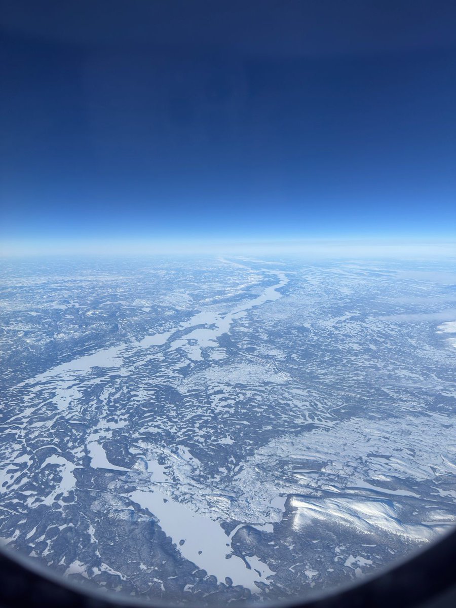 Pero ...quien quiere vivir aquí por dios¡¡¡ que frío .... cazando osos, renos, castores y todo tipo de fieras en medio de la nieve.... Aquí a Canadá en verano, no me jodas... que frío solo de verlo...