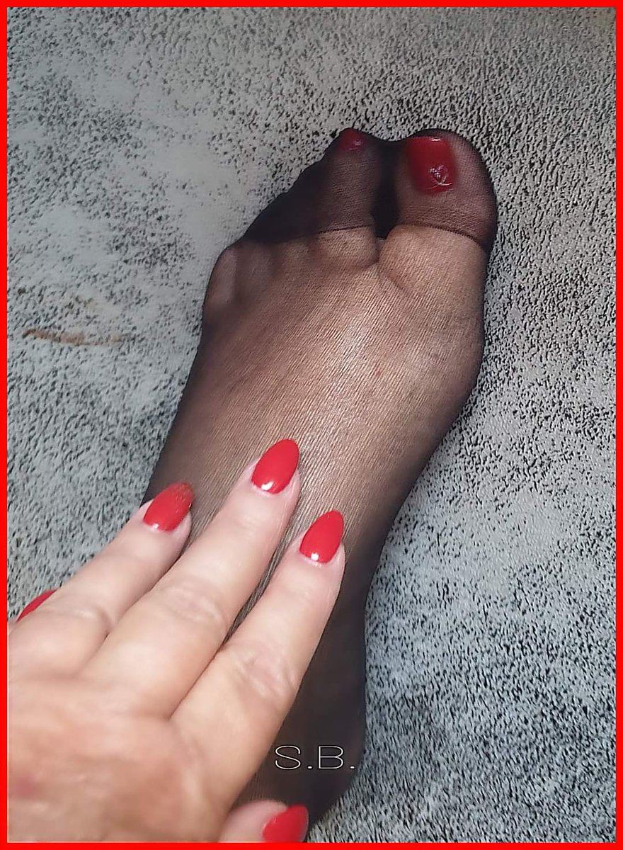 Suchtstoff.... #Söckchen #Nylonlove #Genuss #heels #Strumpfhose #Fußfetisch #Spanking #Nylon #Sitz #Findom #nylonfetish #Füße #Femdom #Shoelover #highheels  #Sklaven #Fetisch #Dominatrix #Anbetung #Köter #Mistress #Shoelove #Fetisch #Erniedrigung #Dienen #Pantoletten