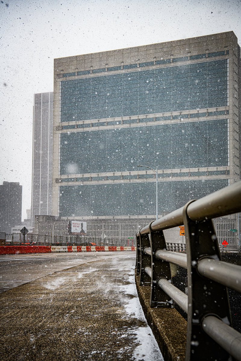 Brief blizzard-like conditions in Atlanta today ❄️ 🏙️