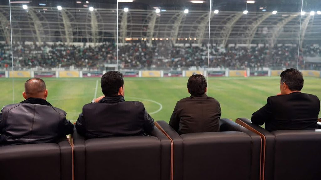 تغريدته وقفت العراق…
اليوم يحضر اللعبة من مدينة الفلوجة، ليكمل بشروطه إلى الدوري النهائي، وعلى حسب توجيهاته .

#الگوة_ريس🦅
<a href="/AlHaLboosii/">محمد الحلبوسي</a>