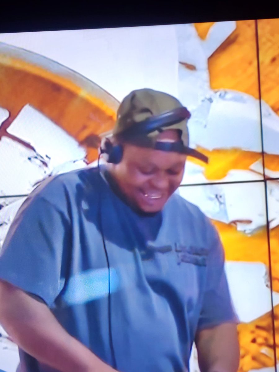 SandraRancho's tweet photo. Give the dj the 2Million #shaun101 #BBMzansiS6 https://t.co/bWd9ZxAnEF