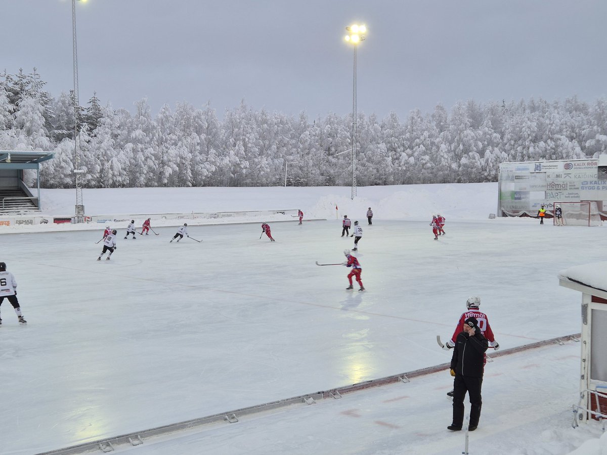 I dagens div2-match bjöds vi på fin bandy och en överraskning 
sargvakten.se/kylslagen-sege…