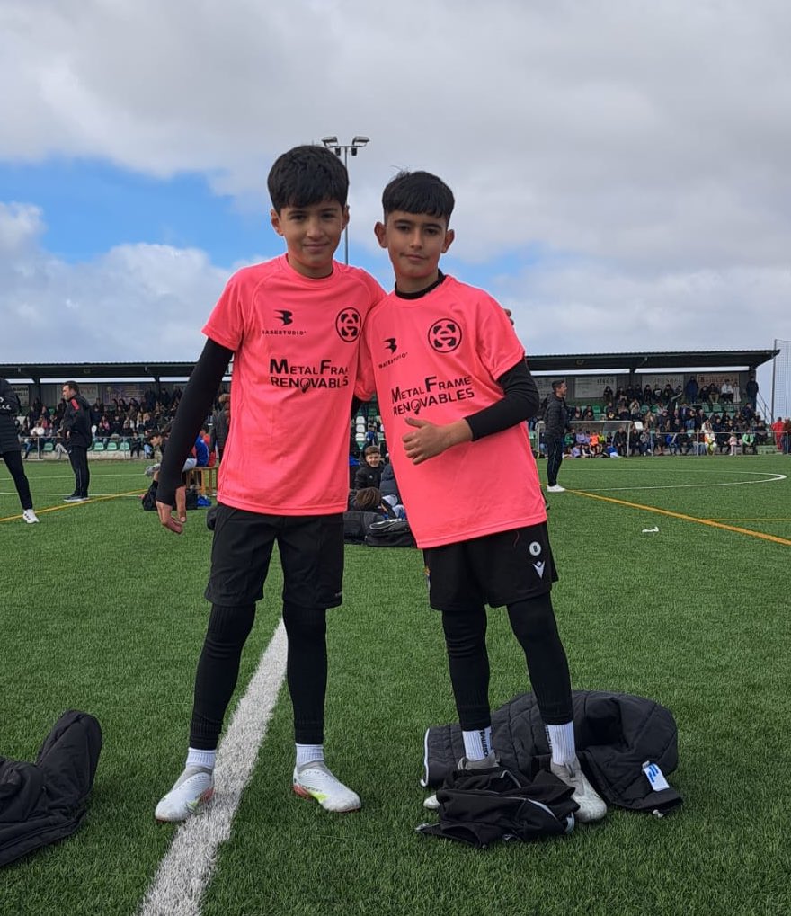 👥 Nuestros jugadores del Alevín A, Aimar y Mauro han representado al club en el Torneo de Selecciones Comarcales Alevín de Fútbol 7

😁 ¡Orgullosos de vuestro trabajo y crecimiento! 🤍🖤