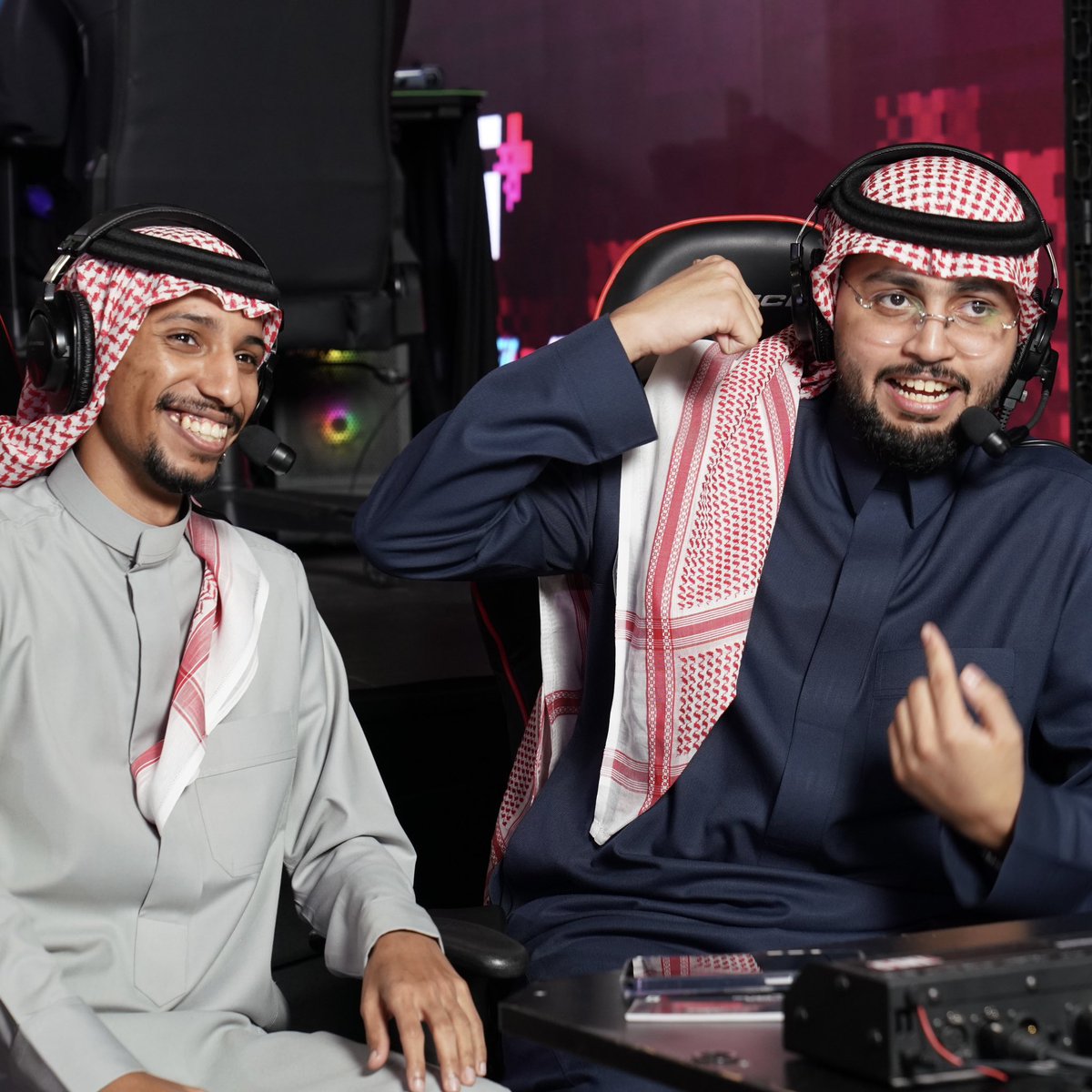 1Henky's tweet photo. من الحوار إلى التعليق 🎙️
تجربة مختلفة في @KFUPMGaming، أتنقّل كمعلّق بين ثلاث ألعاب…
كل لعبة بجمهورها، ونفس الشغف حاضر 🔥

⚽ EA FC 26
🥊 TEKKEN 8
🚗⚽ Rocket League

#GamingPlus #WhereLegendsSpawn #Esports https://t.co/jI6dnoGUz1