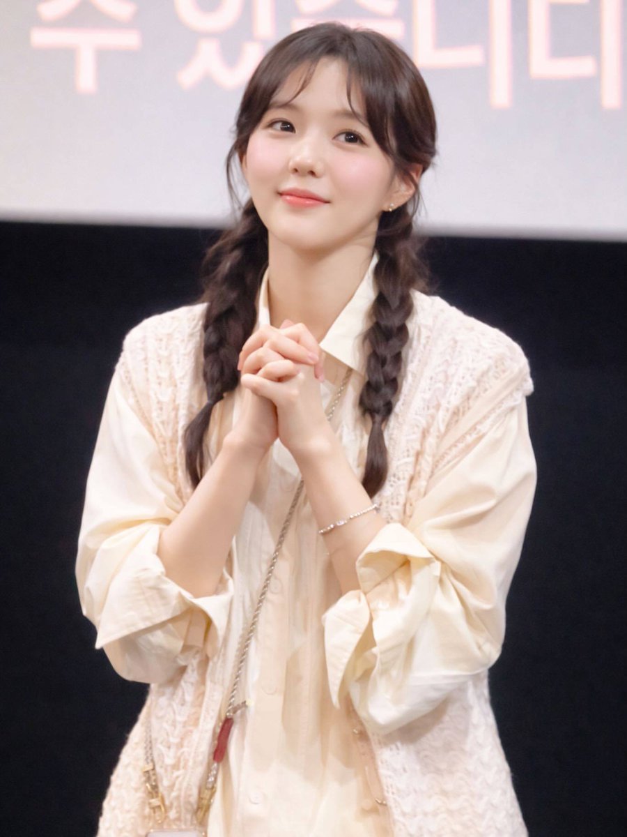 CCwithSybil's tweet photo. Repost @sicario_jh Chae Soo-bin🩷
#ChaeSooBin #Memories #StageGreeting #DirectPhoto #Pretty https://t.co/q0W7QbhhNo