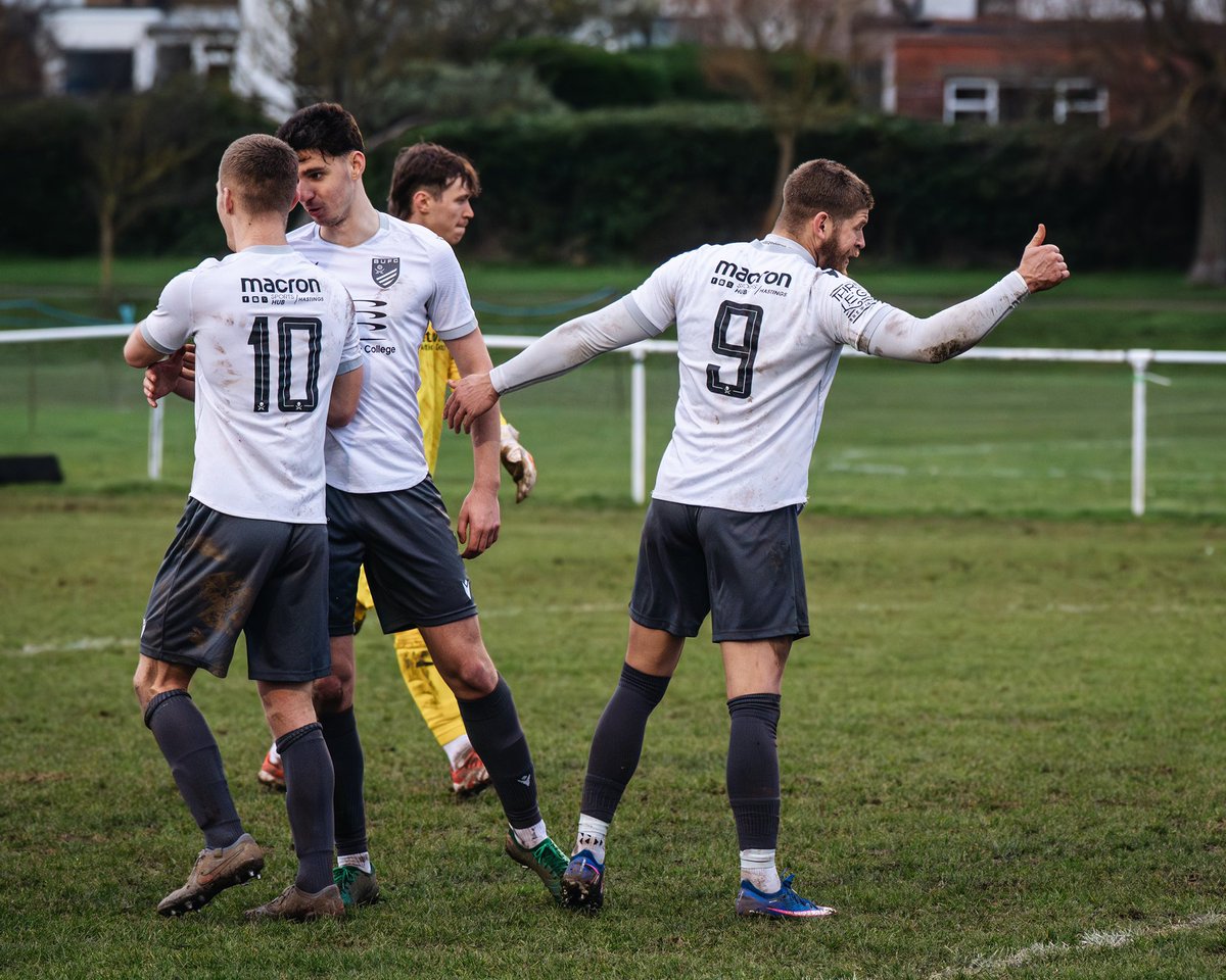 amymarshallcreative tweet media