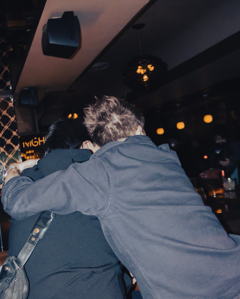 Reunited at our favorite bar, and it feels so good

📸: @anukaphotos