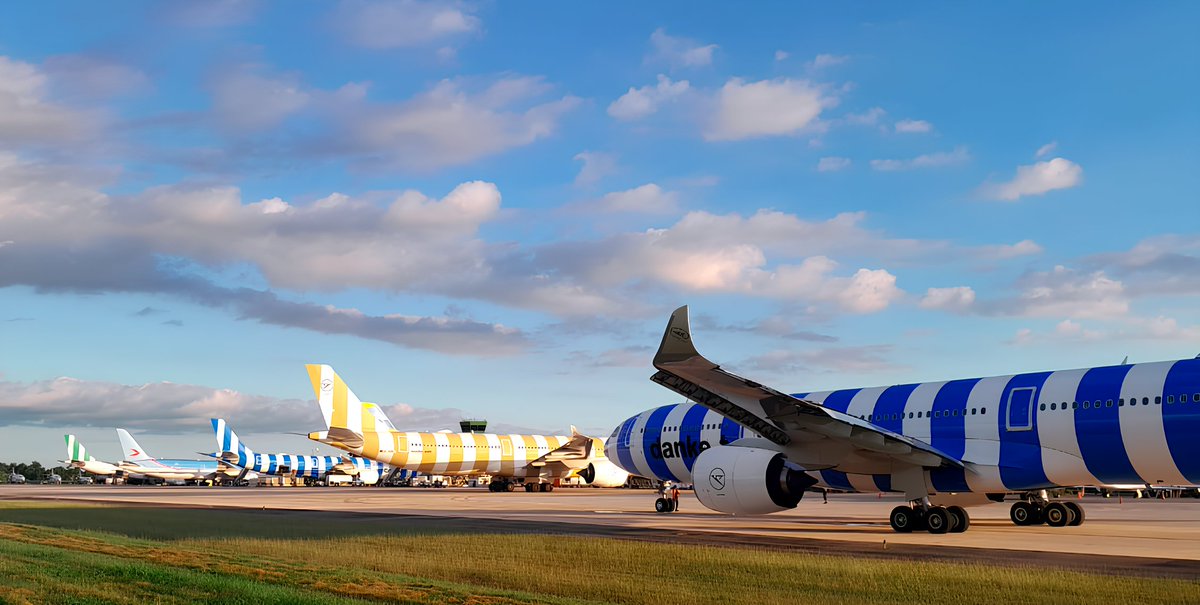 LaRomanaAirport's tweet photo. Happy Saturday! Check out the amazing view of Full House at #LaRomanaAirport! Wishing all our guests a fantastic start to your #DominicanRepublic getaway. Thank you for choosing our destination! ✈️
#travel #airport #laromana #vacation #bayahibe #caribbean #airlines #GoDomRep https://t.co/gVH8uo8igh