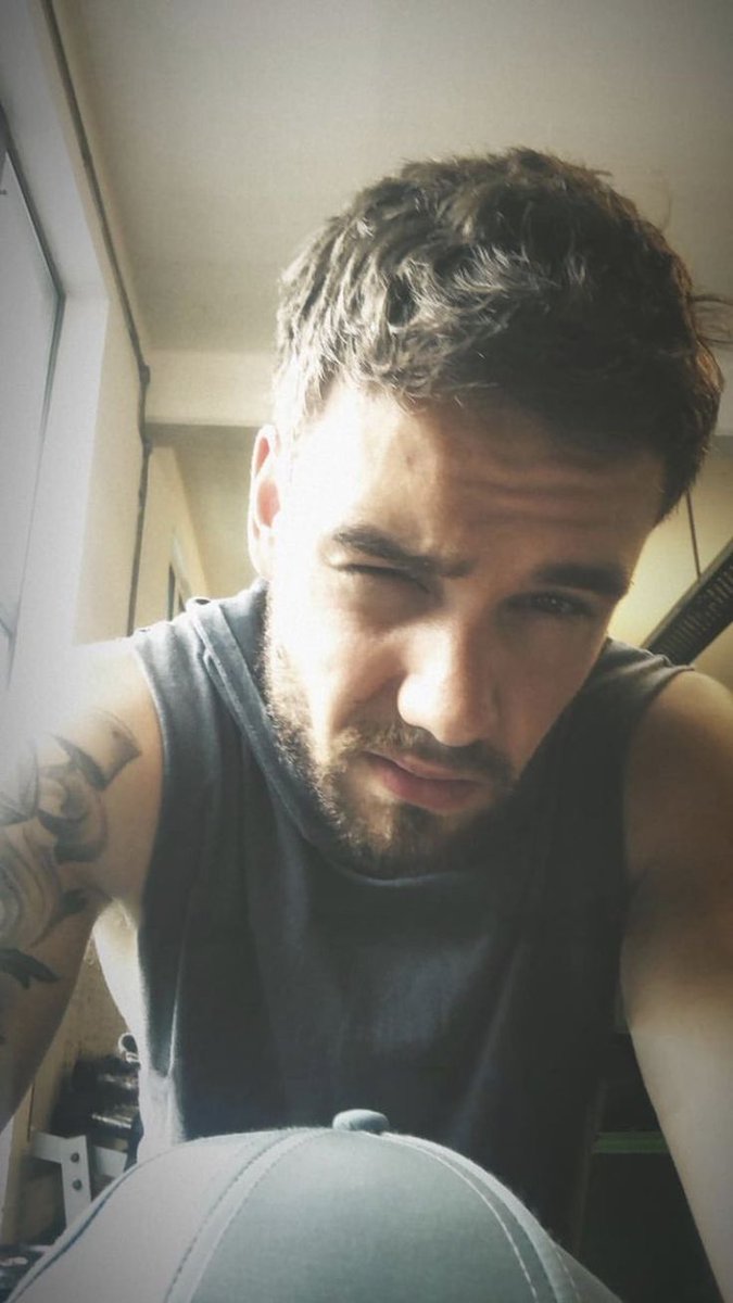 Crybaby_77777's tweet photo. It gets so freaking hard to breathe whenever i think of u. I've never missed someone this badly, I have never cried this much for someone and I guess I've never loved someone like I love you..
#JusticeForLiam 
#Justiceforliampayne 
#Weloveyouliam https://t.co/kieZm9jwYA