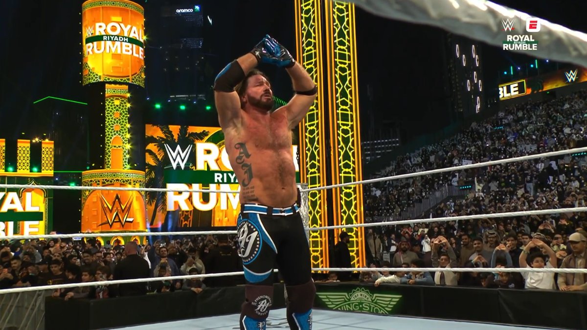 Sean Ross Sapp of Fightful.com tweet media