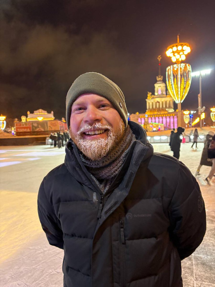 dvai89's tweet photo. Silver daddy on the rink https://t.co/t6vHHMyJHL