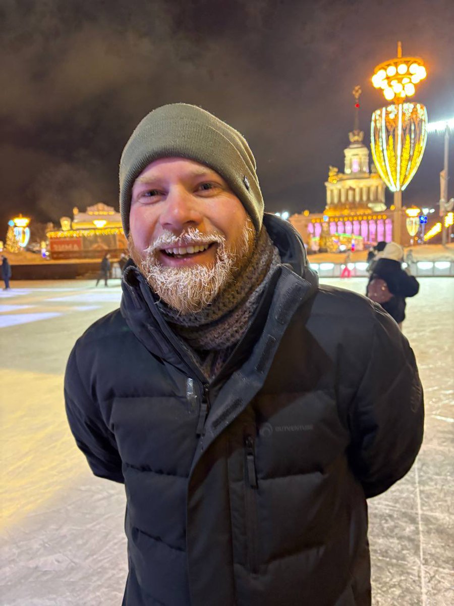 dvai89's tweet photo. Silver daddy on the rink https://t.co/t6vHHMyJHL