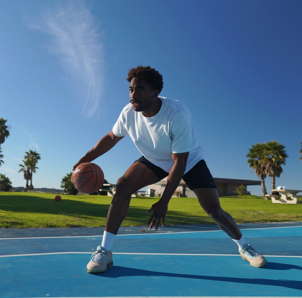 Game on. Sunscreen off your mind.

Surface goes on dry, stays invisible, and doesn’t mess with your grip so you can focus on your shot (not your skin). 

#SurfaceSunscreen