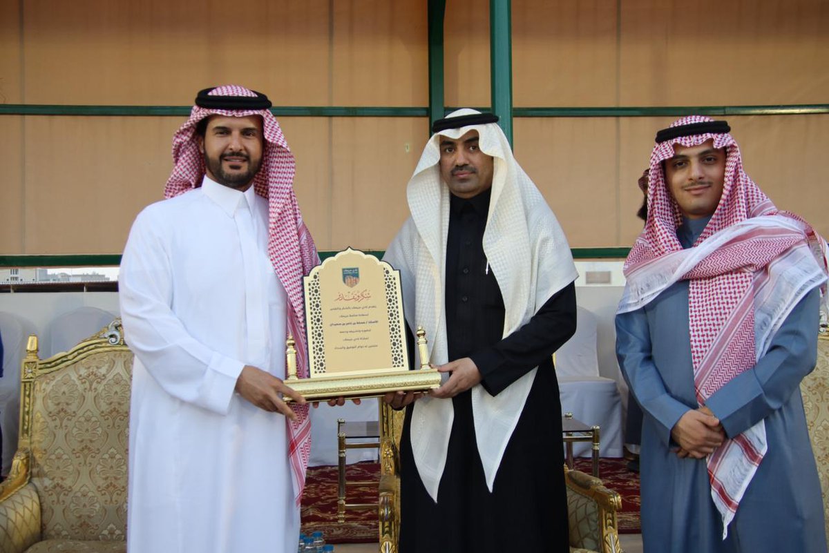 بين القيادة والشباب أبو ناصر الداعم الأول 💚 

لقطات توثق حضور سعادة محافظ محافظة حريملاء الأستاذ مسلط بن ناصر بن سعيدان. 

تواجدكم بيننا اليوم رسالة دعم وصلت لقلوب محبين #نادي_حريملاء 📸✨