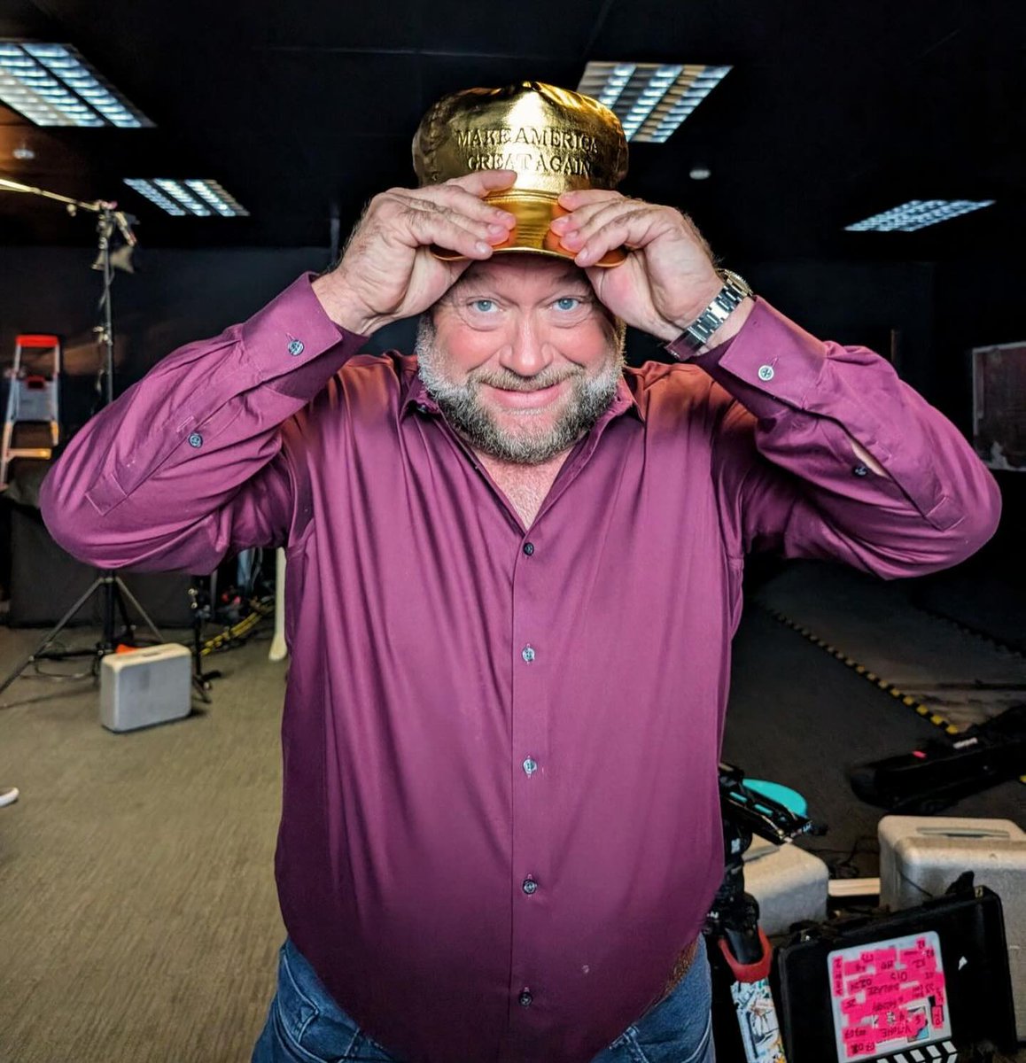 Dispropoganda's tweet image. - Spend decades screaming about globalist pedo rings  
- Get ridiculed and mocked by everyone  
- Get proven right  
- Say nothing because you now grift for them